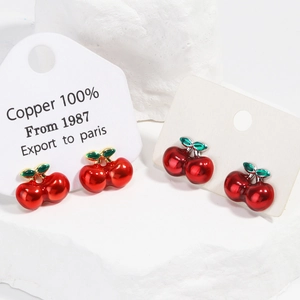 Boucles d'oreilles cerises rouges à la mode avec feuilles vertes sur base 100% cuivre