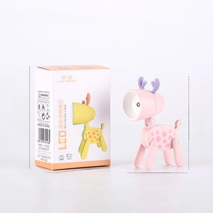 Vista dettagliata della mini lampada da notte LED cervo con confezione e dimensioni
