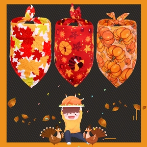 Trois bandanas pour chiens avec motifs de feuilles d'érable, dindes et citrouilles en coton