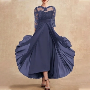 Elegantes marineblaues Abendkleid mit Spitze und Chiffon, Dreiviertelärmeln und hoher Taille