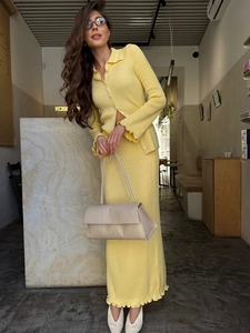Ensemble en tricot jaune pour femme avec cardigan polo à manches longues et jupe longue