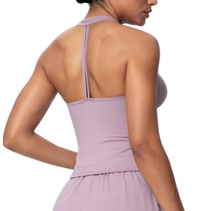 Canotta yoga viola chiaro con dorso a vogatore e dettaglio halter per fitness e sport