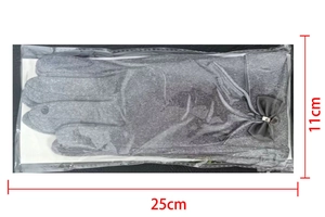 Detailed dimensions of dark grey warm bow gloves measuring 25cm in length and 11cm in width