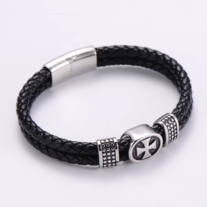 Bracciale In Pelle PU Intrecciata A Doppio Strato Con Chiusura Magnetica In Acciaio Inossidabile E Ciondolo A Croce Per Uomo