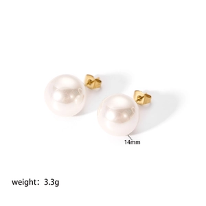 Détail de boucles d'oreilles perles rondes 14mm avec tiges dorées pesant 3,3g