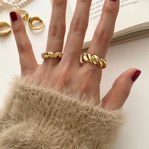Minimalist 925 sterling silver heart ring with twisted gold texture and vintage charm