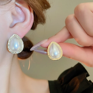 Vintage water drop earrings with white pearls and gold metal base for women