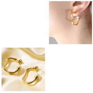 Detail of gold wavy geometric earrings with pearls in minimalist 18k gold plating