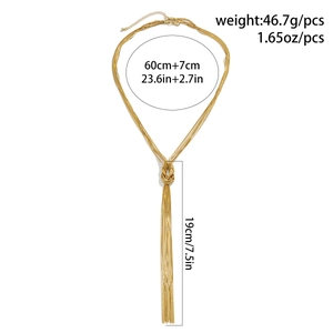 Detailansicht der goldenen mehrlagigen Schlangenkette mit Größen- und Gewichtsangaben