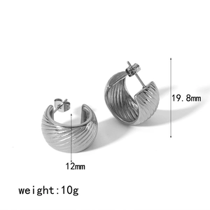 Boucles d'oreilles créoles C torsadées en acier inoxydable argenté avec dimensions de 19,8 mm