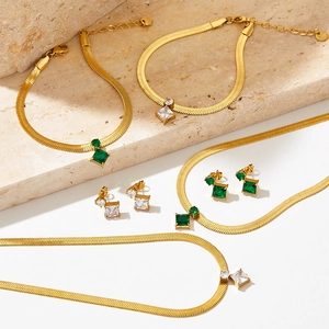 Gold herringbone chain jewelry set with square-cut emerald and white zircon pendants