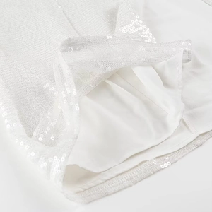 Elegantes weißes Pailletten-Spitzenkleid mit Rückenausschnitt und Schlitz für Partys
