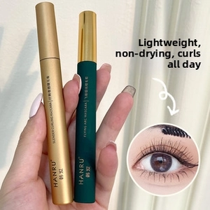 Detailed comparison of long-lasting lengthening and curling mascara in gold and green tubes