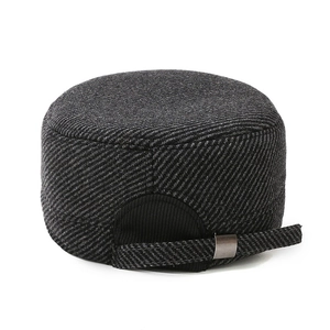 Gorra militar de sarga gris oscuro para hombre con hebilla de metal ajustable y cálida