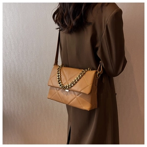 Gevoerde crossbodytas in camel kunstleer met gouden ketting voor dames mode tas