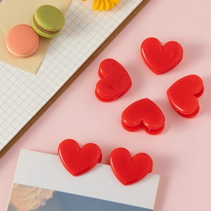 Set of 6 transparent red heart-shaped plastic clips for paper and photo decoration