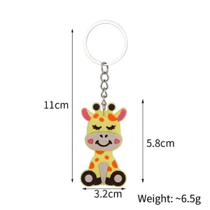 Simpatico portachiavi a forma di giraffa in PVC con macchie gialle per bambini