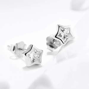 Élégantes boucles d'oreilles étoiles en argent 925 avec zircons cubiques scintillants