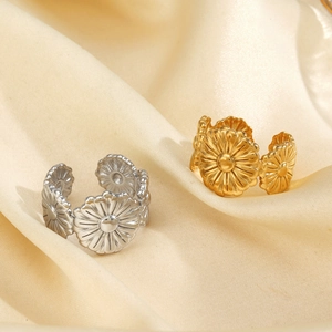 French vintage style stainless steel daisy flower open rings in gold and silver finish
