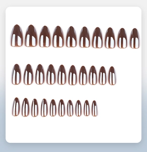 Set di 30 unghie a mandorla marrone cioccolato lucido in varie dimensioni