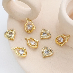 Gold-plated heart and teardrop pendants with zircon in a ceramic jewelry tray