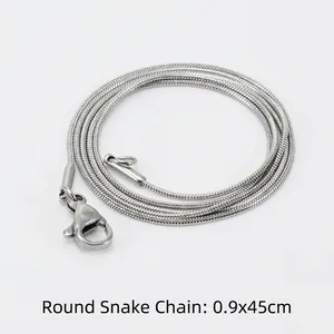 Detalle de la cadena de serpiente redonda de acero inoxidable de 0,9mm x 45cm con cierre