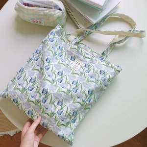 Minimalistische Baumwolltasche mit Tulpenprint und geräumigem Design für Damen