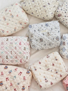 Trousse De Maquillage En Tissu Matelassé Grande Capacité Pochette Cosmétique Portable Motif Ours Floral Fermeture Éclair