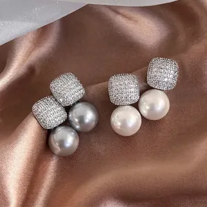 Orecchini Pendenti In Rame Eleganti Con Perno Quadrato Micro Pavé Di Zirconi E Perla Artificial Rotonda Stile Francese