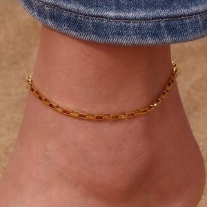 Detail of 18K gold-plated stainless steel box chain anklet on female ankle