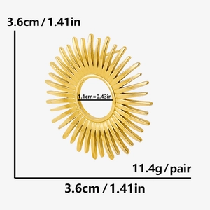 Detail view of 3.6cm gold sunburst stud earrings with precise weight and size measurements
