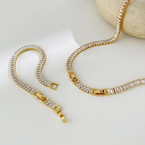 Elegant 18k gold plated tennis chain set with zircon crystals and folding clasps