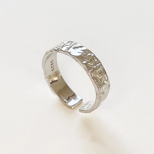 Irregular 925 sterling silver open ring with unique hammered texture for women