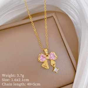 Collana fiocco dorata con gemma rosa, peso 3,7g e ciondolo di misura 1,6x2,1cm