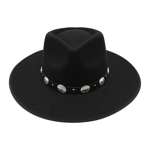 Klassischer schwarzer Fedora-Wollhut mit breiter Krempe und silbernem Nietendekorband