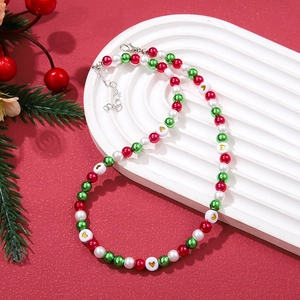 Christmas necklace with red green beads and white pearls in a festive heart layout