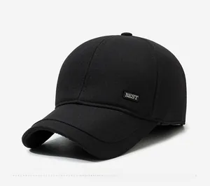 Dettaglio del cappello da baseball in cotone nero con etichetta laterale rettangolare BEST