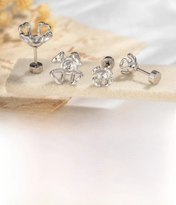 Detail view of heart-shaped hollow 4-claw earring stud base with 0.8x6mm screw post