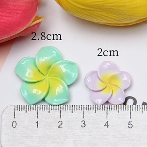 Colorful resin plumeria flower charms in 2.8cm and 2cm sizes for DIY jewelry and crafts