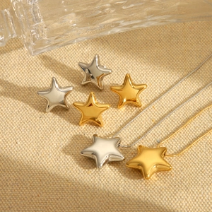 Polished 3D star pendant necklace and stud earrings set in gold and silver finish