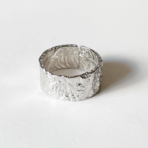 Minimalist 925 sterling silver open ring featuring a unique irregular tin foil texture