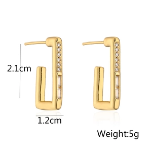 Detailed size chart showing 2.1cm height and 1.2cm width of gold geometric earrings