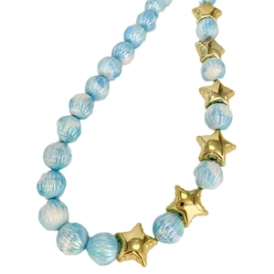 Collana stile hawaiano color caramella con perle a righe azzurre e stelle dorate