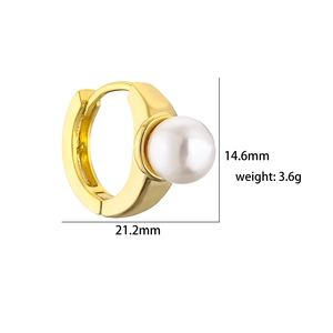 18K gold-plated brass hoop earring with micro-paved zircon and a single white pearl