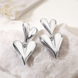 Eleganti orecchini a cuore in argento placcati oro 18K con moderno design a strati