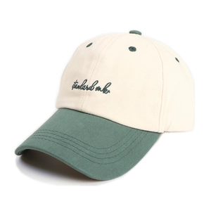 Casquette de baseball brodée Standard MK avec calotte crème et visière vert foncé