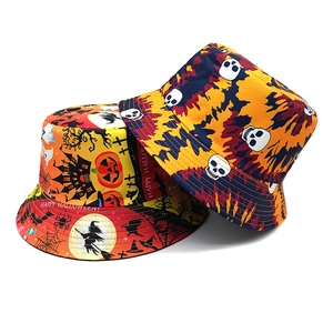Chapeaux bob d'Halloween avec imprimés festifs orange et motifs têtes de mort tie-dye