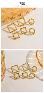 Dettagli di orecchini geometrici placcati oro 14K in acciaio con texture effetto bambù
