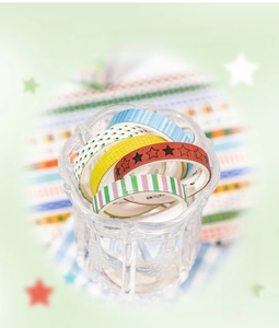Nahaufnahme des Washi-Tape-Sets im Showa-Stil mit Retro-Sternen und bunten Streifen