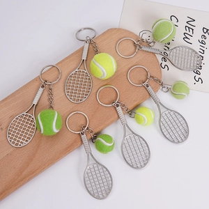 Lot de 6 porte-clés raquette de tennis et balle en argent et jaune néon sur bois